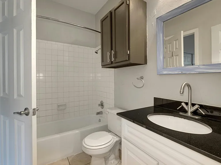 908 Poplar St #103 — Photo 14