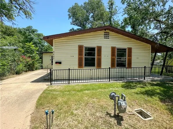 2405 Staunton Dr, Bryan, TX 77803