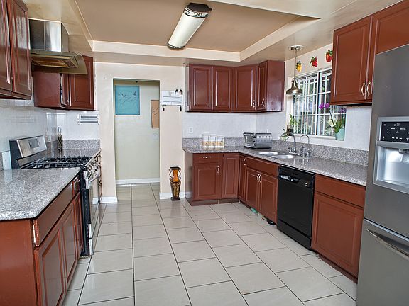 4th image of 12028 Jouett St