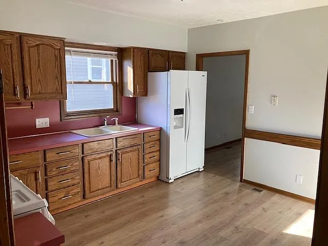 3 bed, 1.0 bath, 1250 sqft, $1,150 — Photo 3