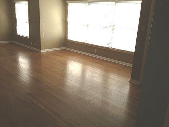 3rd image of 2109 Robinwood Ln