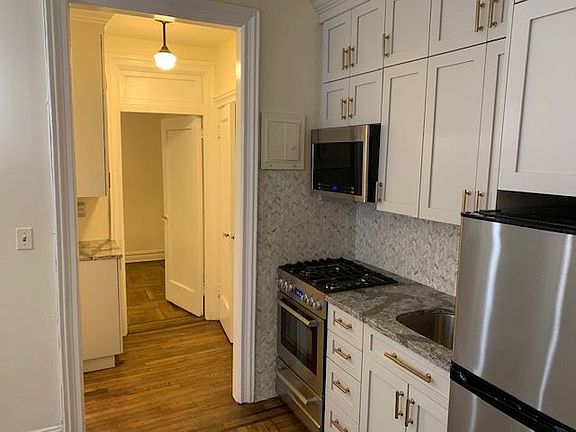 4th image of 4518 39th Pl APT 2A