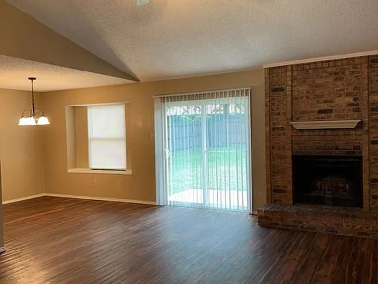322 Juniper Dr — Photo 2