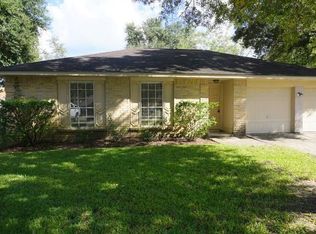 122 Woodcrest Dr, League City, TX 77573