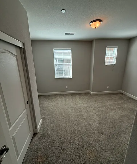 492 Calabria Pl — Photo 10