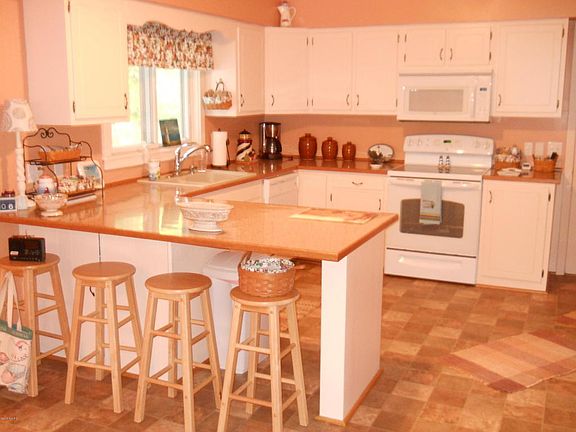 5th image of 191 Woodlawn Dr