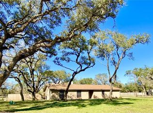 1350 Live Oak Dr, Inez, TX 77968