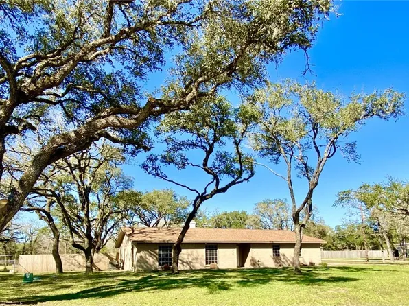 1350 Live Oak Dr, Inez, TX 77968