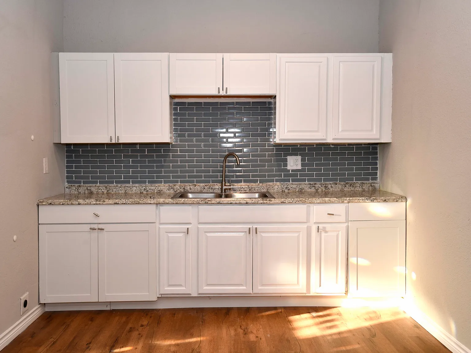 Studio, 300 sqft, $995 — Photo 4