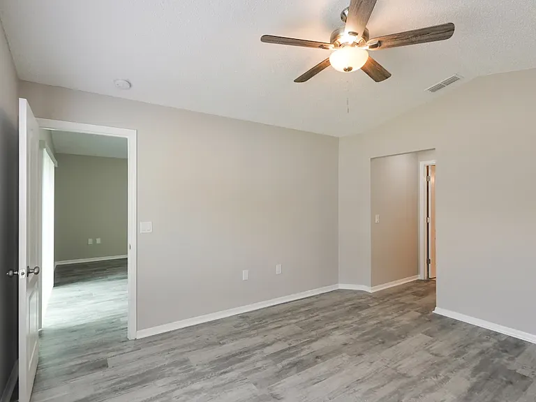 1033 Malletwood Dr — Photo 4
