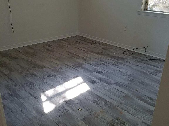 3rd image of 610 Camilla Ave