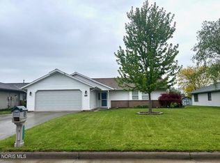 1609 Colonial Ln, Bryan, OH 43506