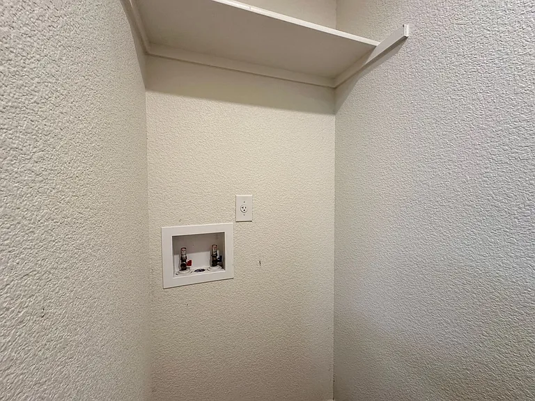 901 Lasso Dr — Photo 37