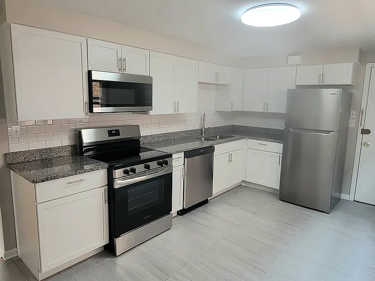 5210 N Reserve Ave #2E — Photo 3