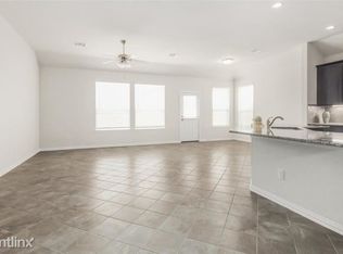 8446 Sunset Isles Dr, Baytown, TX 77521