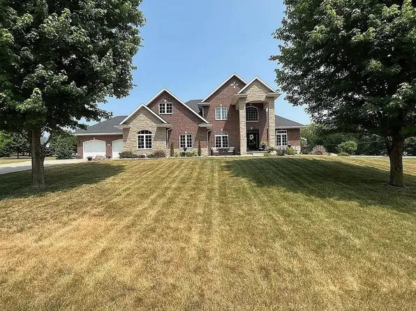 503 Fairway Ln, Dyersville, IA 52040