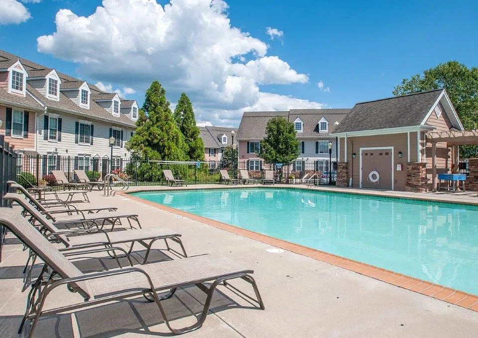 Montgomery Manor Apartments & Townhomes