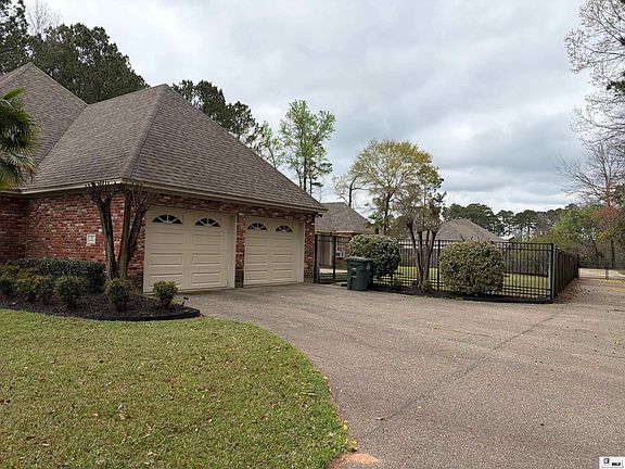 3rd image of 392 Tremont Dr