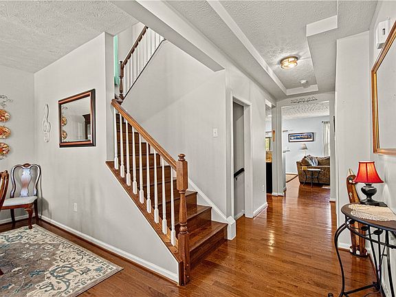 2nd image of 4006 Fieldcrest Dr