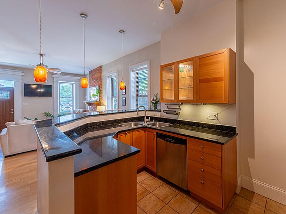 5th image of 115 E 8th St