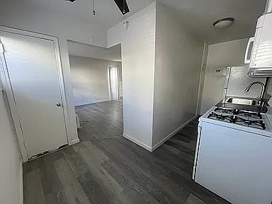 3rd image of 11104-39 Aqua Vista St