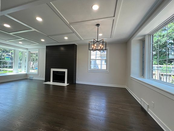 5th image of 909 N Waiola Ave