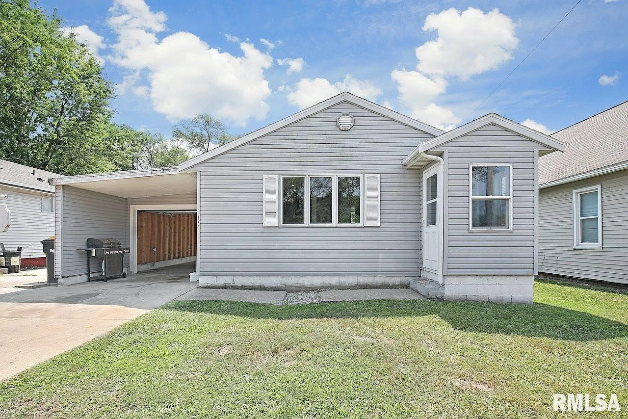 260 Cooper St photo 1