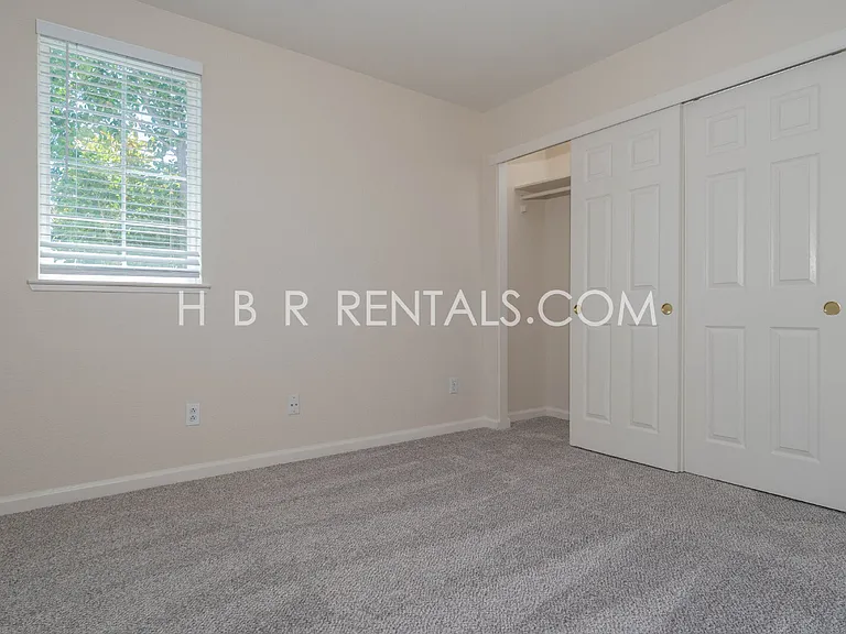 483 Summer Ln — Photo 29