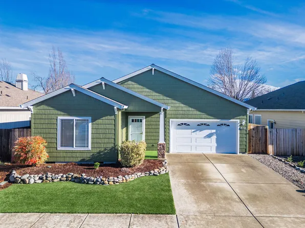 827 Isherwood Dr, Central Pt, OR 97502