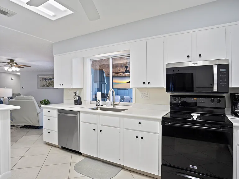 1360 SW Albatross Way — Photo 27