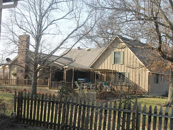 3rd image of 996 S 260th St