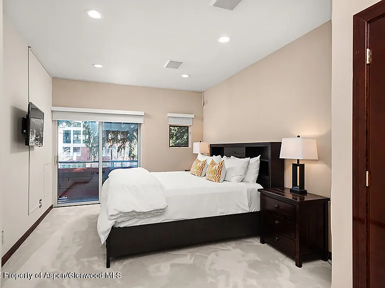 208 S Spring St #1 — Photo 16