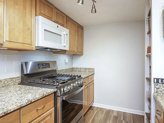 5th image of 2S739 Winchester Cir E #0