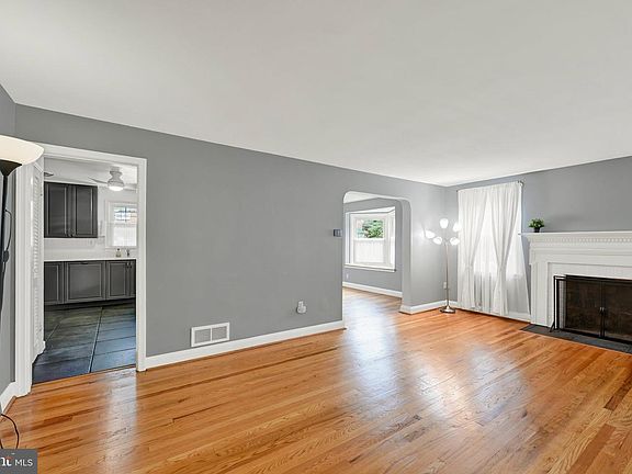 5th image of 8110 Pleasant Plains Rd