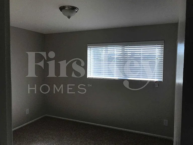 4809 W Laurel Ln — Photo 13