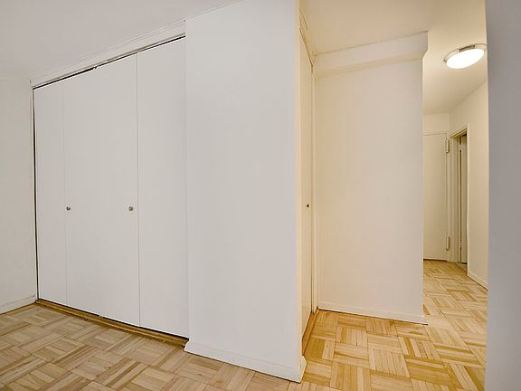 3rd image of 430 W 34th St APT 6L