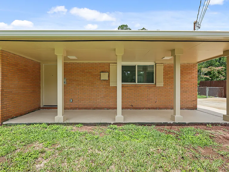 557 Kell Rd — Photo 2