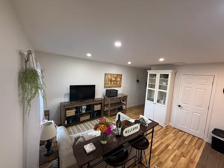 20 Reservoir Rd #B — Photo 4