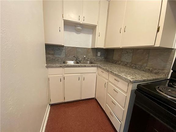 3rd image of 302 W Valley Rd APT 3