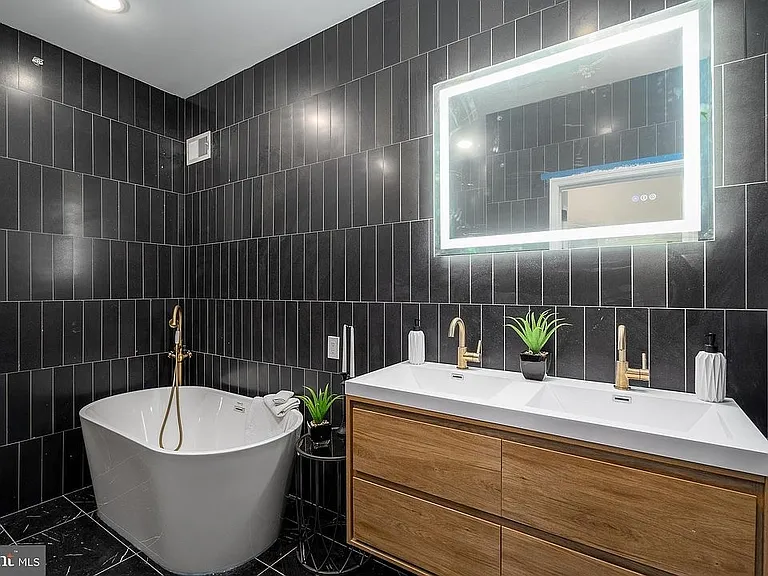 Master Bath Photo 1