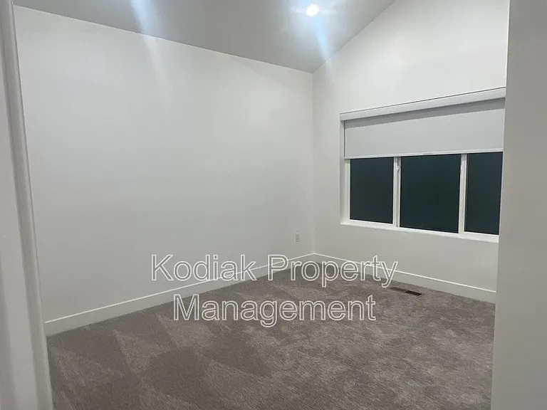 765 N 400 W #204 — Photo 9