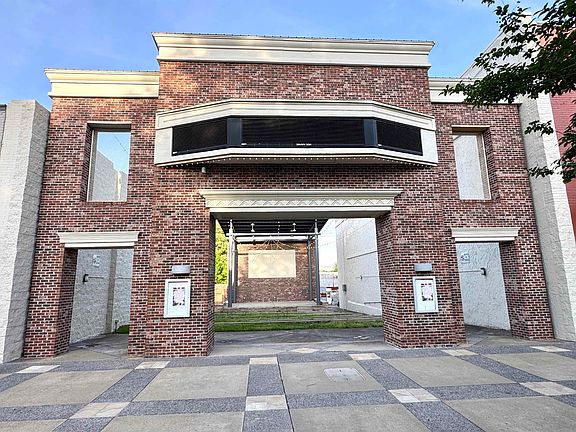 4th image of 129 N Main St