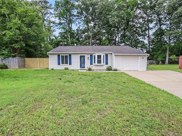 531 Ashwood Dr — Photo 3