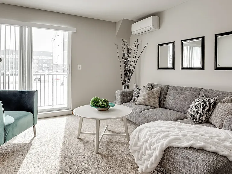 211 Willis Cres — Photo 4