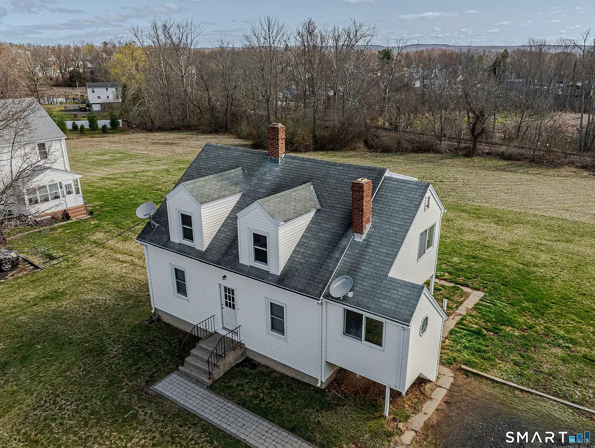 Building Photo - 11 N Ridge Dr