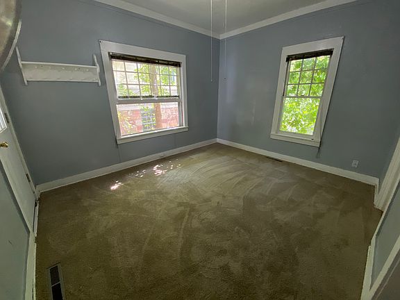 3rd image of 943 9th St