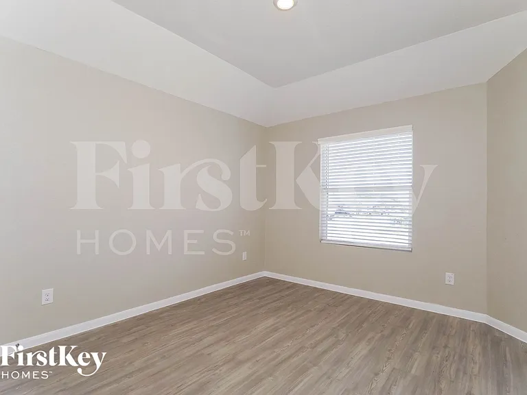 1204 Treehouse Ln — Photo 12