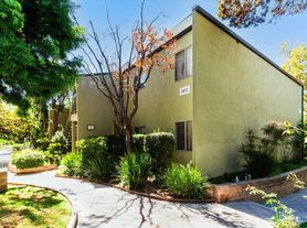 4832 Hollow Corner Rd, Culver City, CA