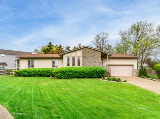 402 Golden Gate Ct, Douglass Hills, KY 40243