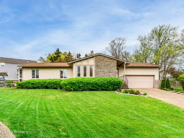 402 Golden Gate Ct, Douglass Hills, KY 40243
